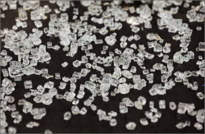 強化ガラスは破片が小さく大怪我になりにくい