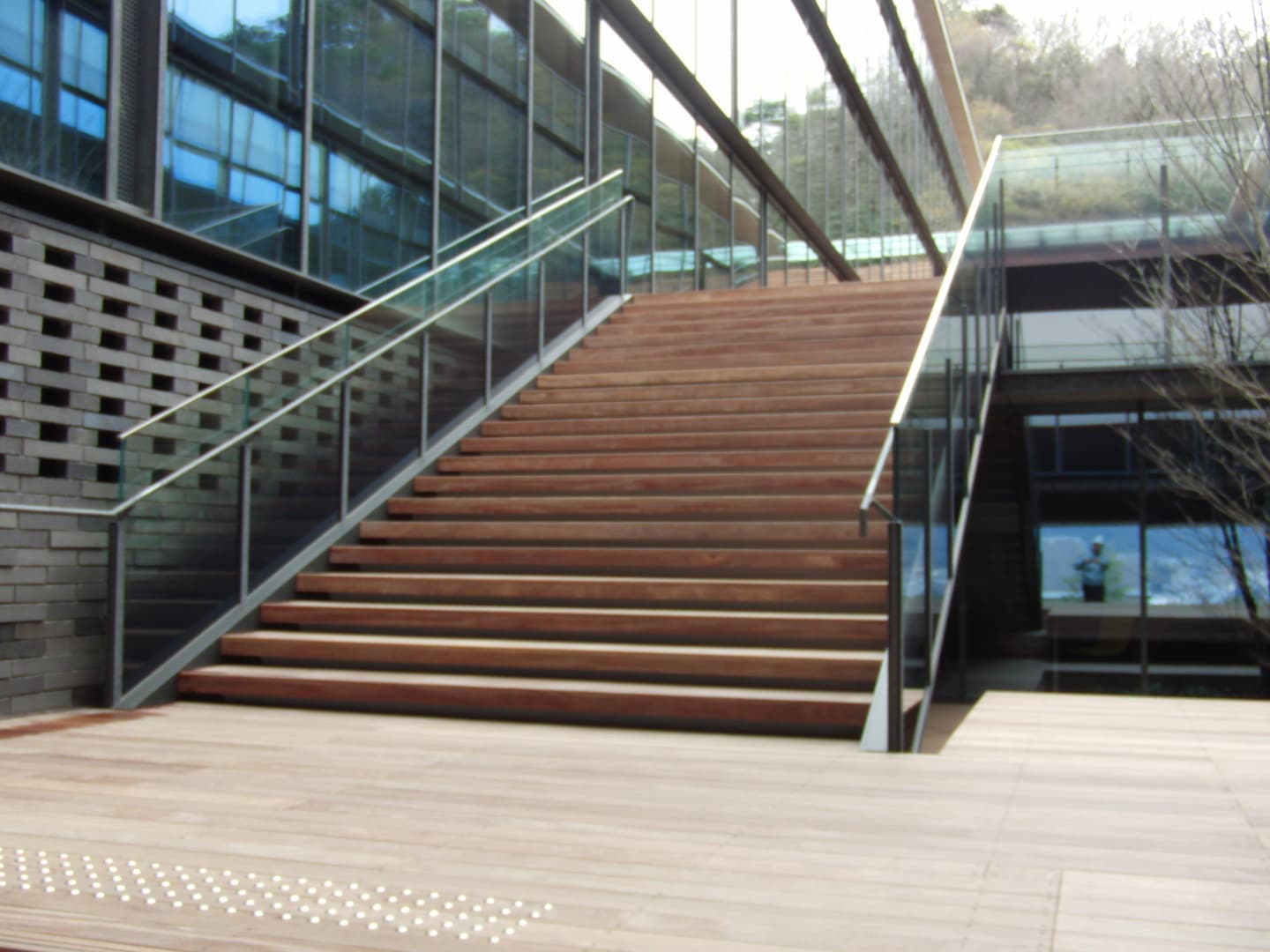 Black gradation laminated glass